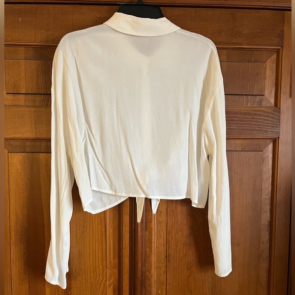 White Cropped Button Up with Bottom Tie from Nasty Gal - Picture 3 of 4